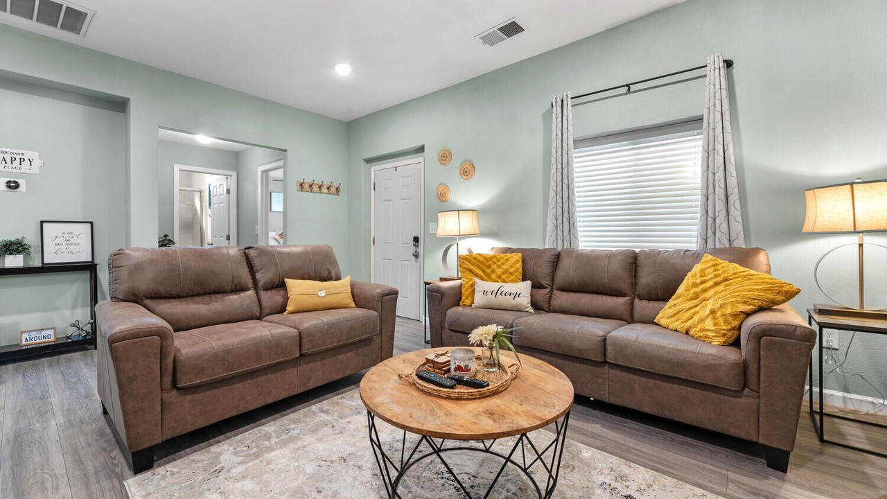 Photo of Livingroom in Springville