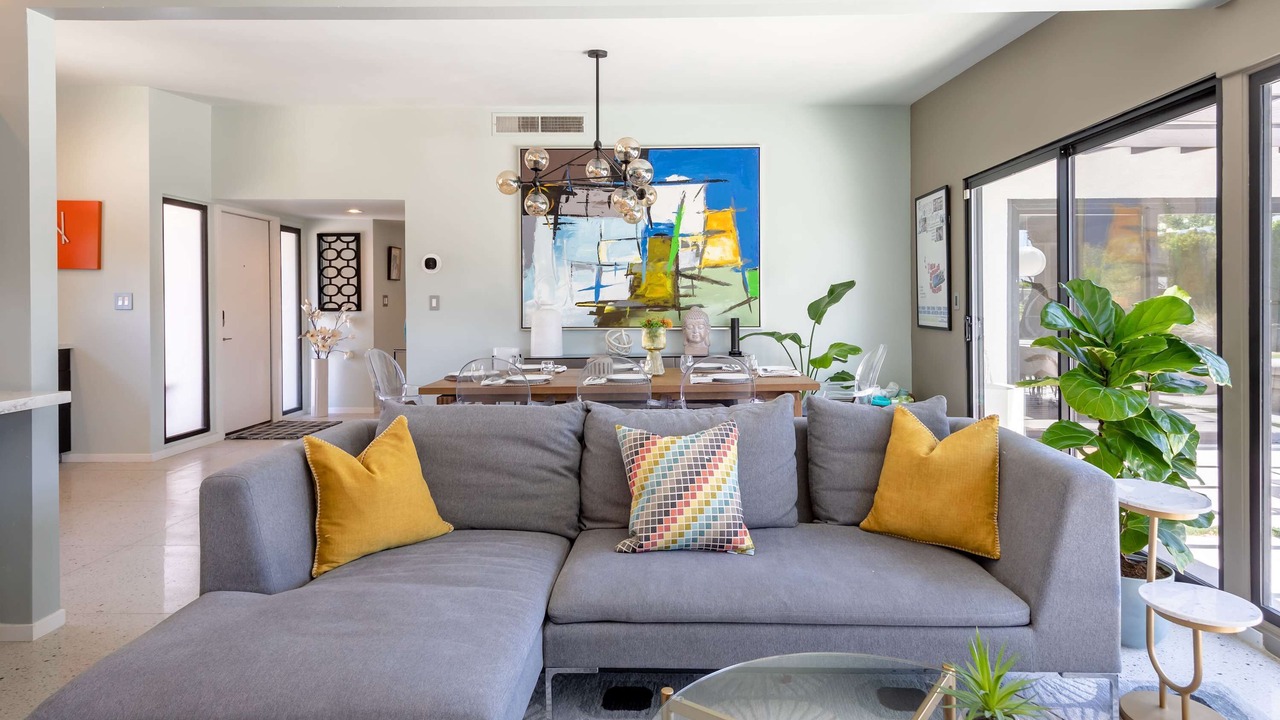 Photo of Livingroom in Racquet Club South