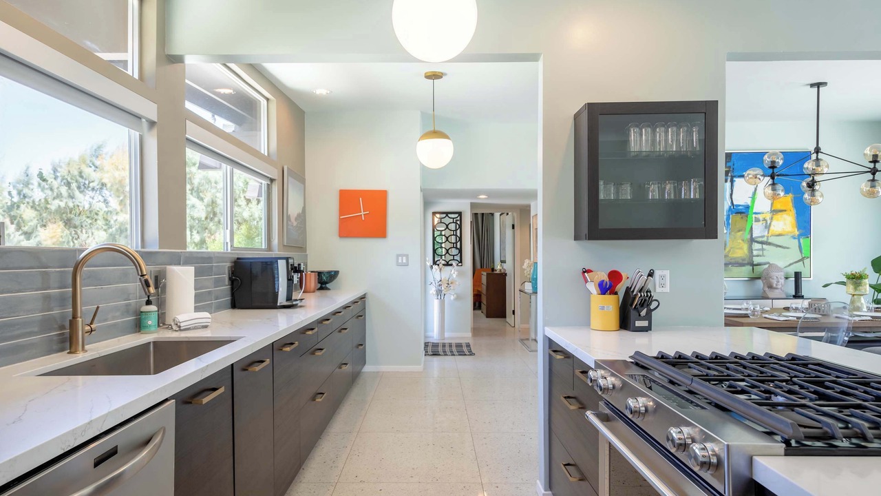 Photo of Kitchen in Racquet Club South