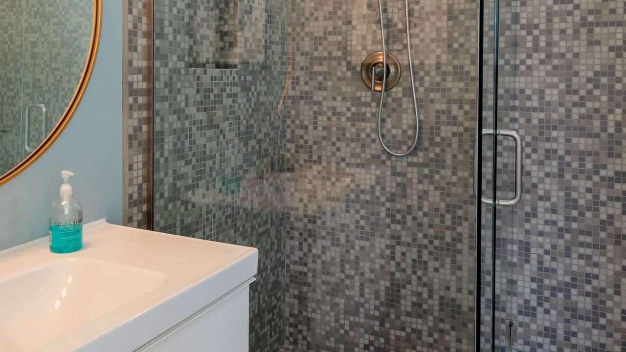 Photo of Bathroom in Racquet Club South