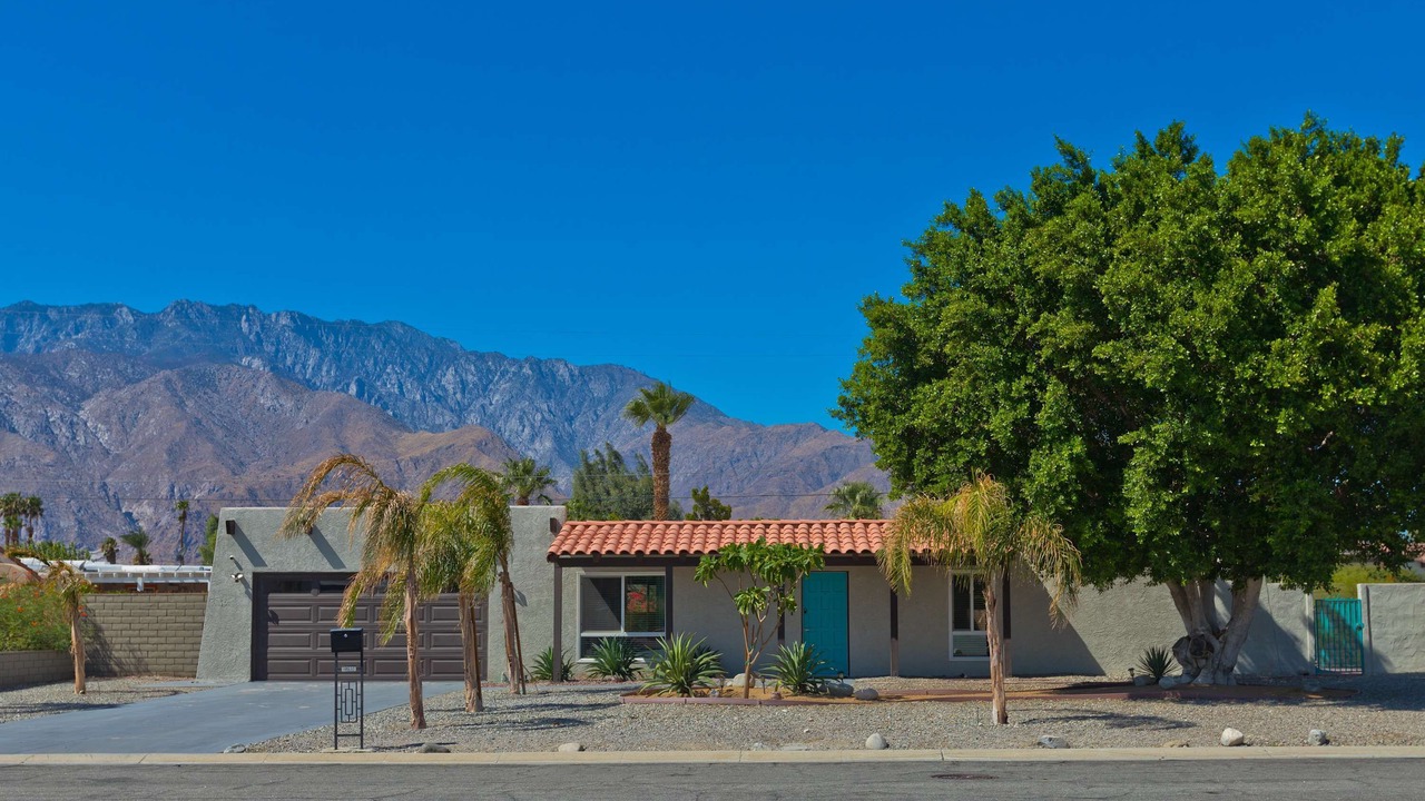 Photo of Outdoor in Racquet Club South