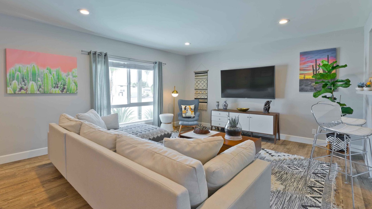 Photo of Livingroom in Racquet Club South