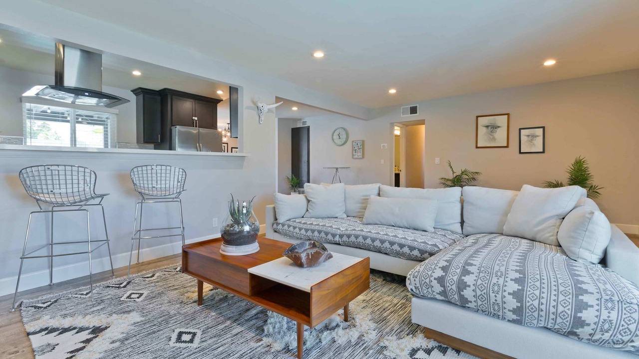 Photo of Livingroom in Racquet Club South