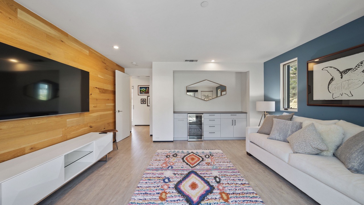 Photo of Livingroom in Central Malibu