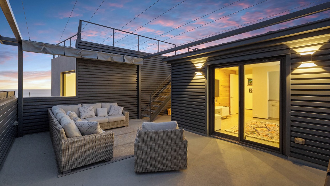 Photo of Patio Balcony in Central Malibu