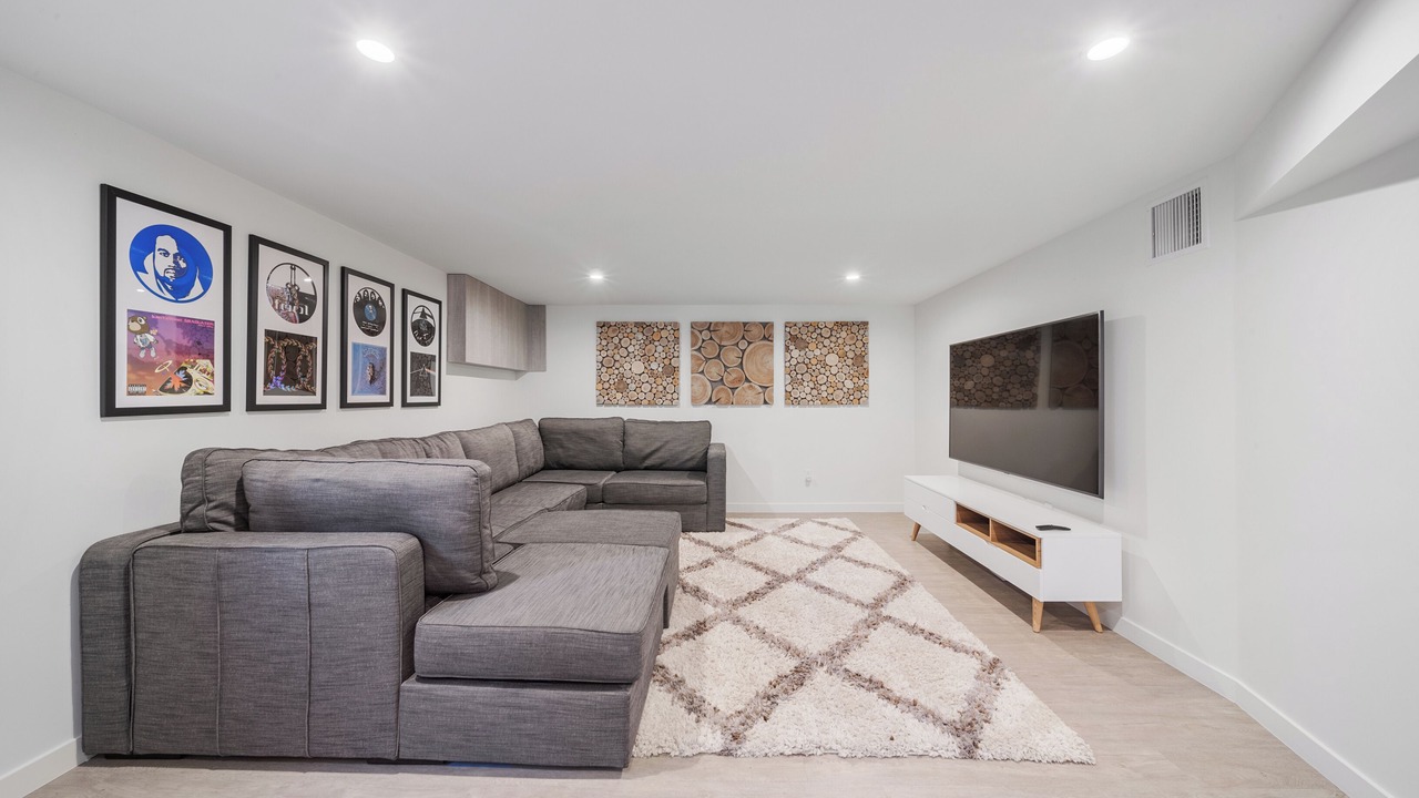 Photo of Livingroom in Central Malibu