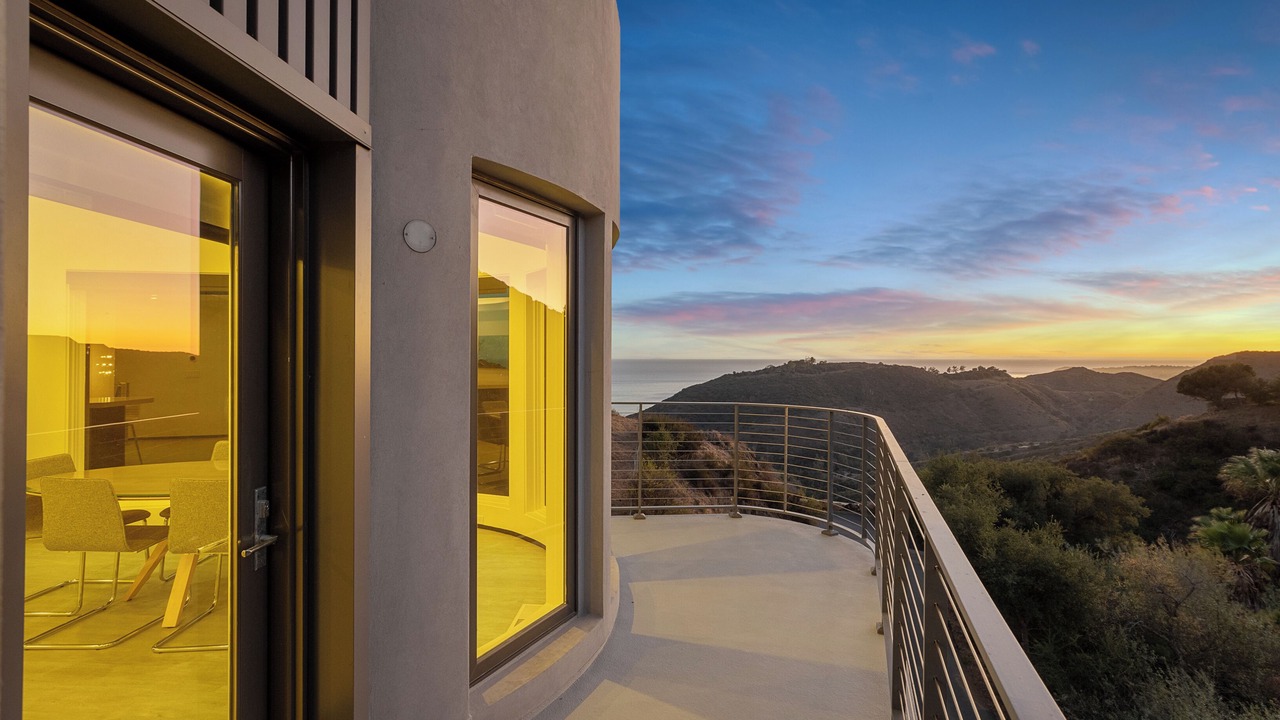 Photo of Patio Balcony in Central Malibu