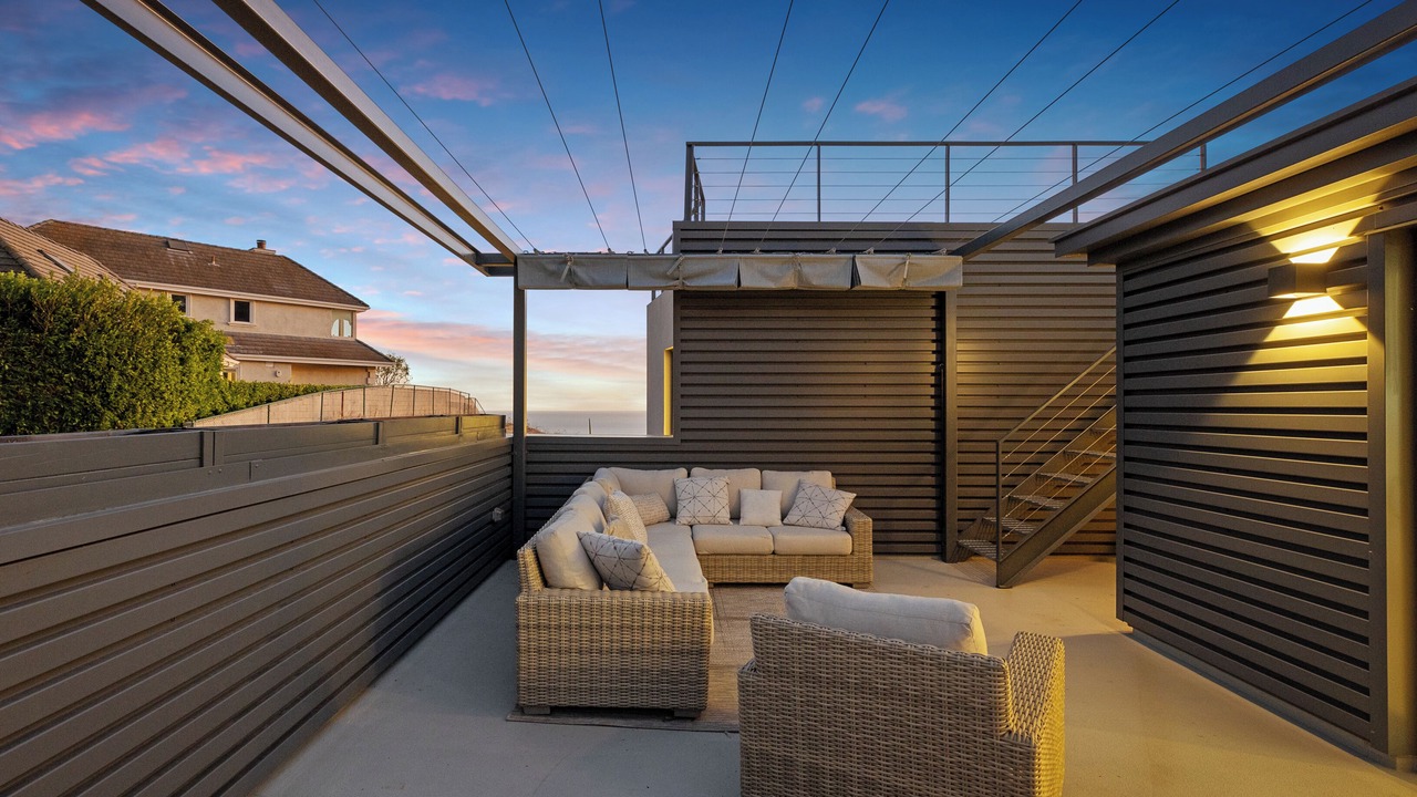Photo of Patio Balcony in Central Malibu