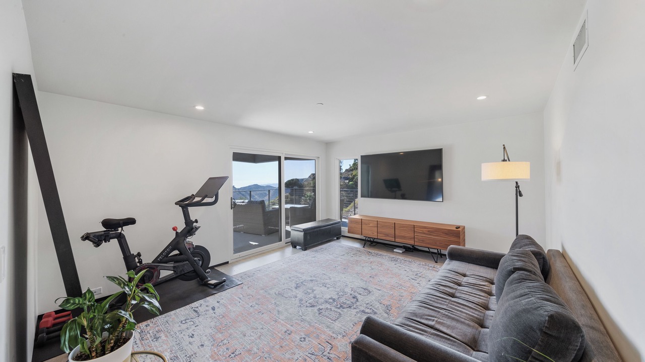 Photo of Livingroom in Central Malibu