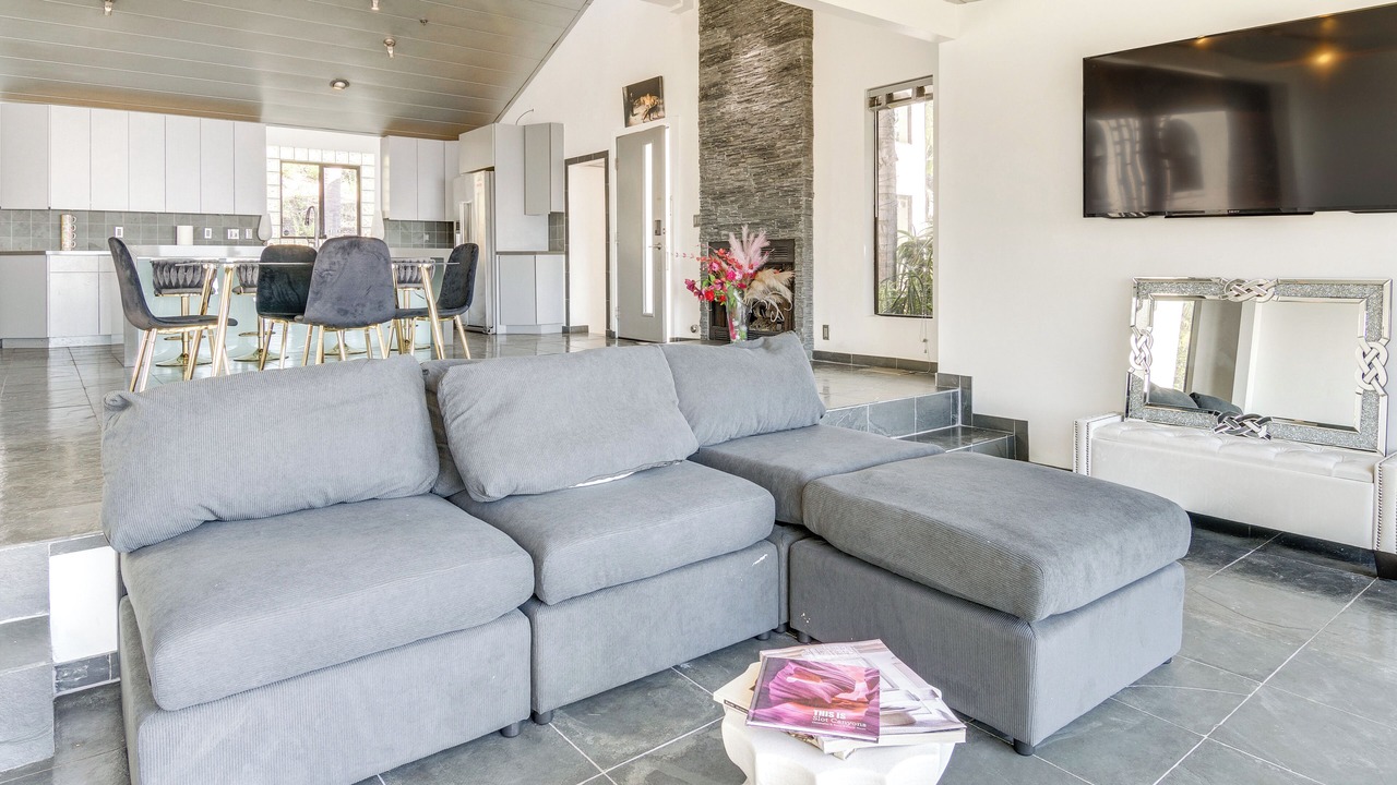 Photo of Livingroom in Western Malibu
