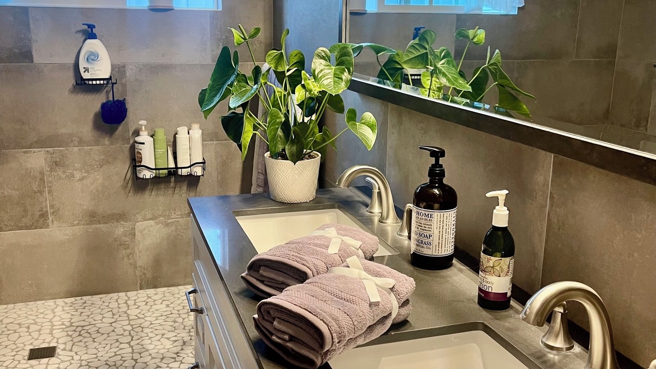 Photo of Bathroom in Lawndale