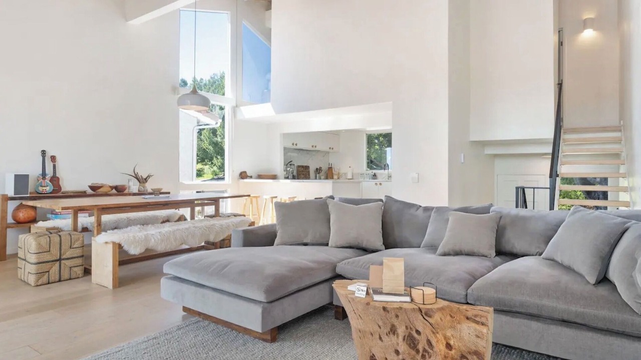 Photo of Livingroom in Central Malibu