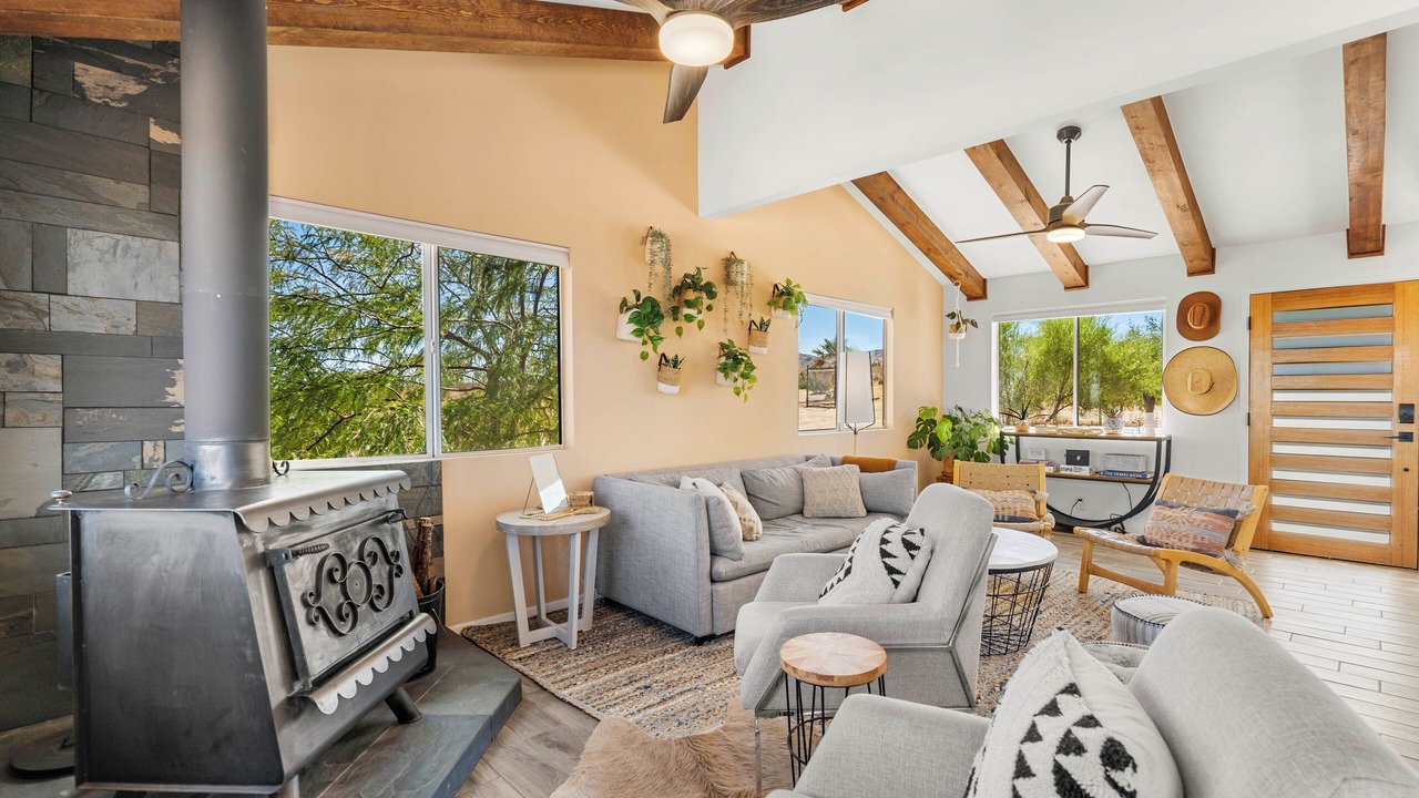 Photo of Livingroom in Landers