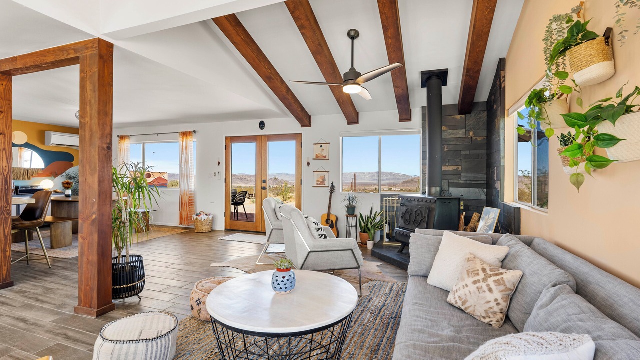 Photo of Livingroom in Landers