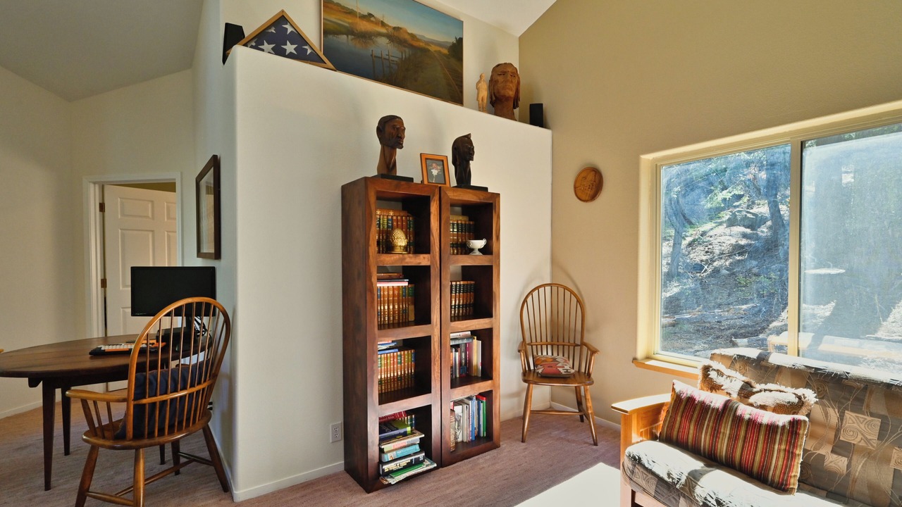 Photo of Livingroom in Fallen Leaf