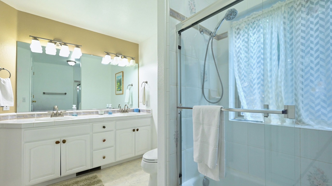 Photo of Bathroom in Fallen Leaf