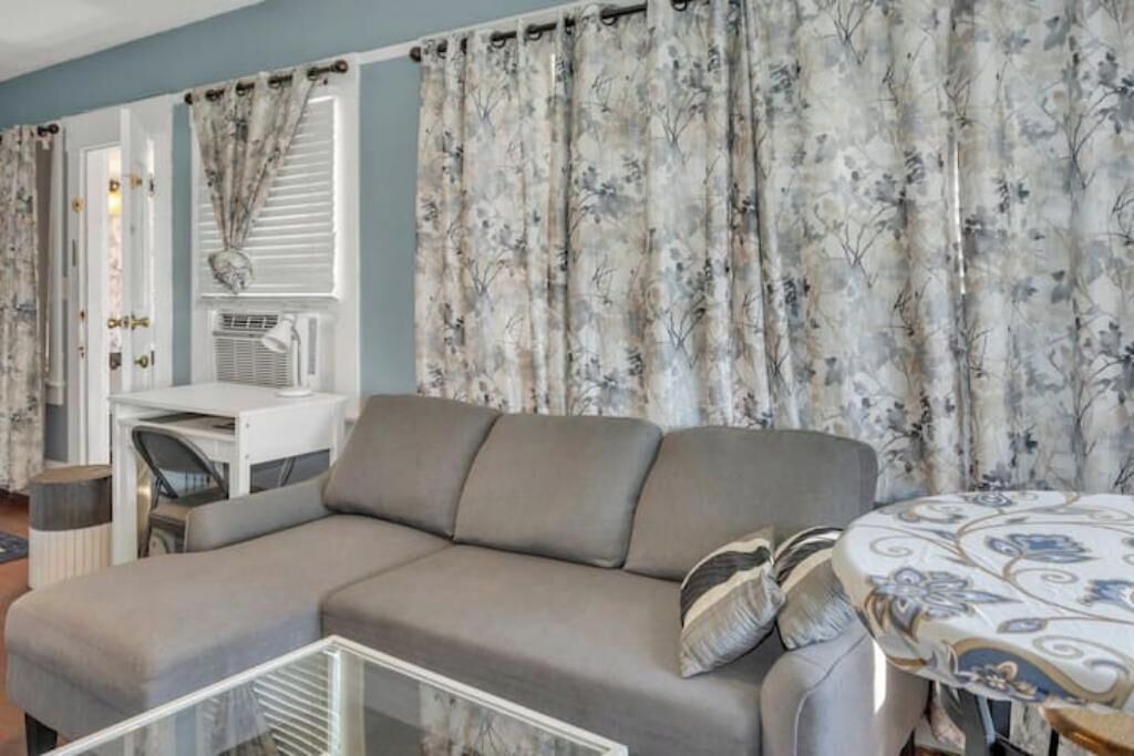 Photo of Livingroom in Golden Hill