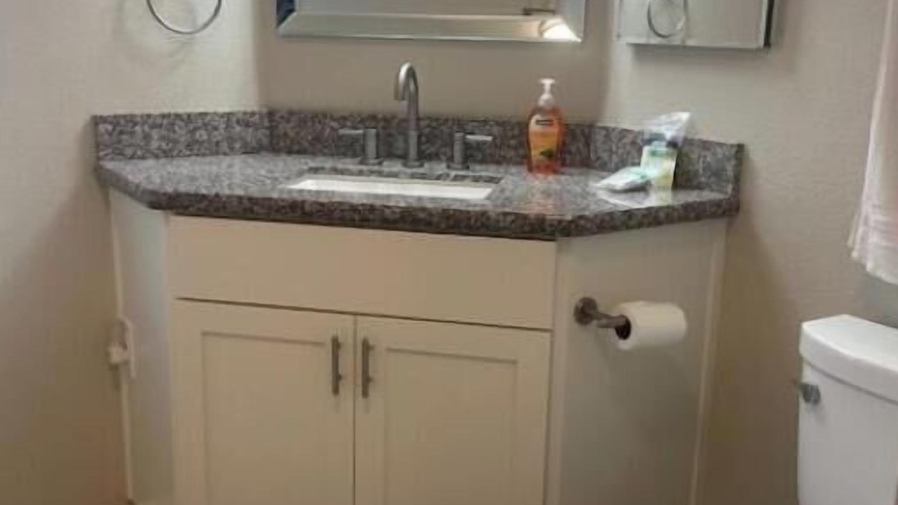 Photo of Bathroom in Callender