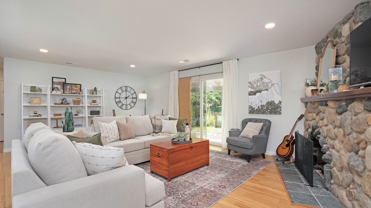 Photo of Livingroom in Three Rivers