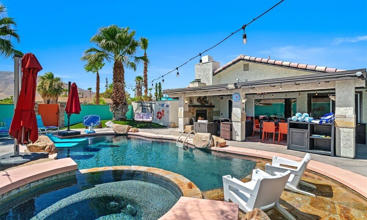 Photo of Outdoor in Racquet Club South