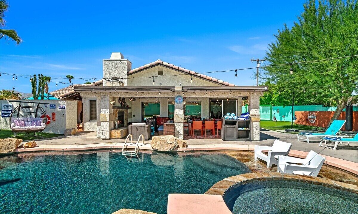 Photo of Outdoor in Racquet Club South
