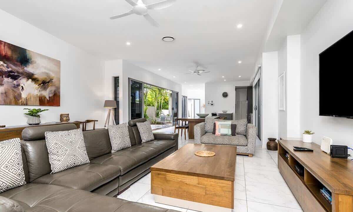 Photo of Livingroom in Broadbeach Waters
