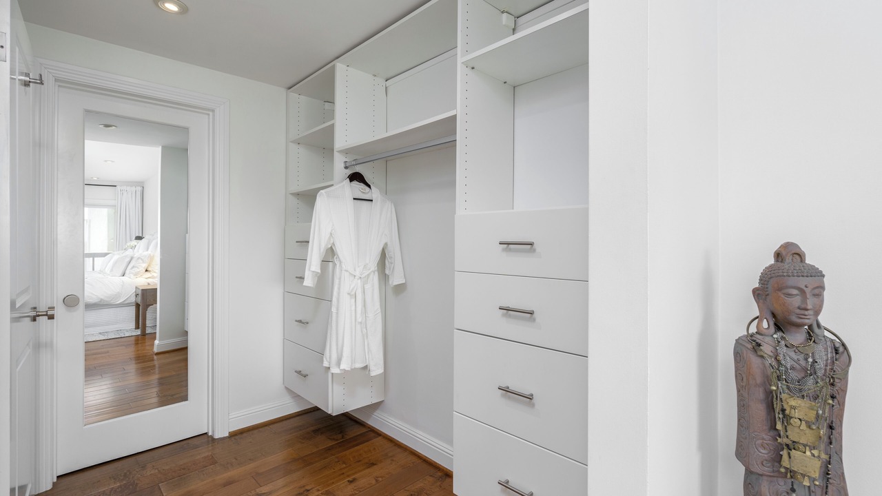 Photo of Bedroom in Eastern Malibu