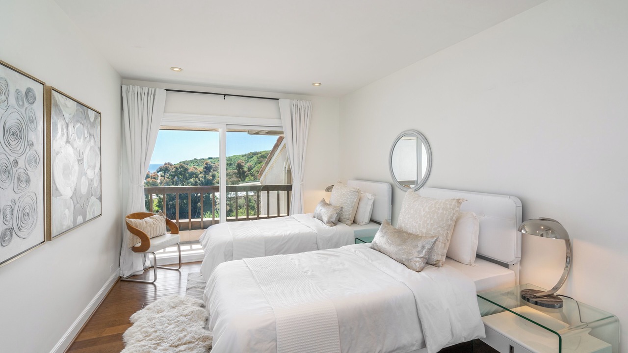 Photo of Bedroom in Eastern Malibu