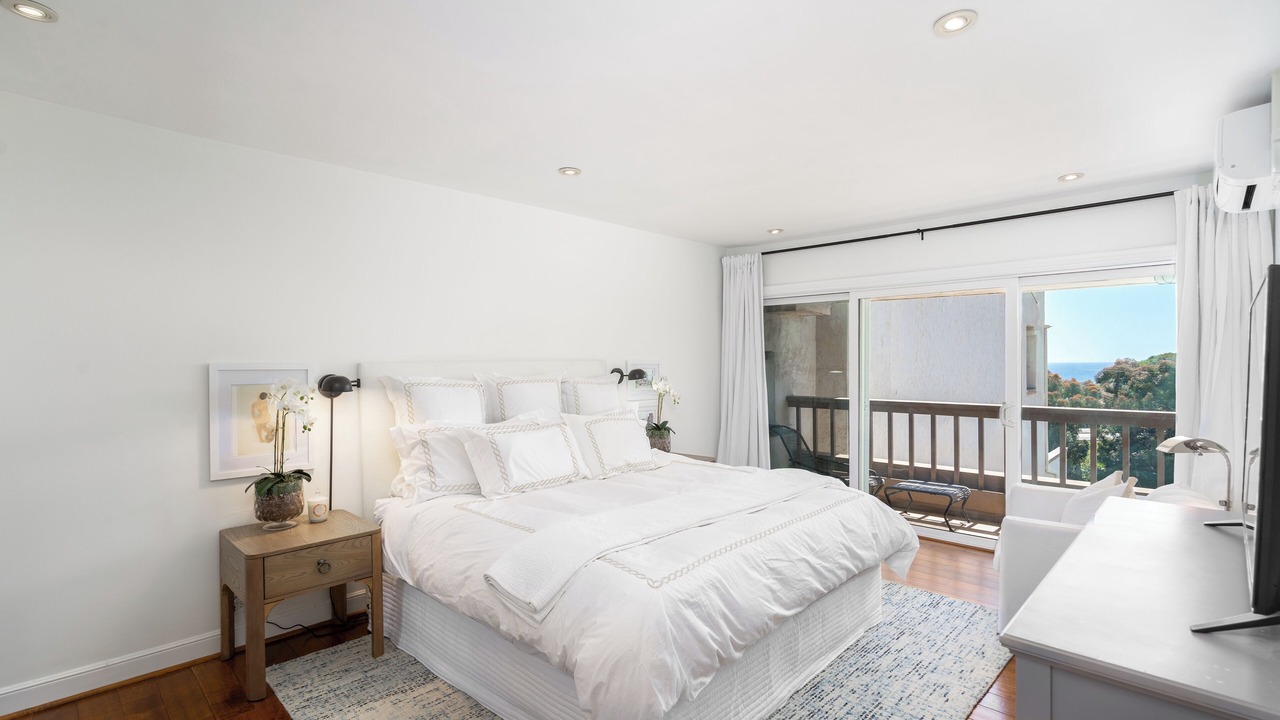 Photo of Bedroom in Eastern Malibu