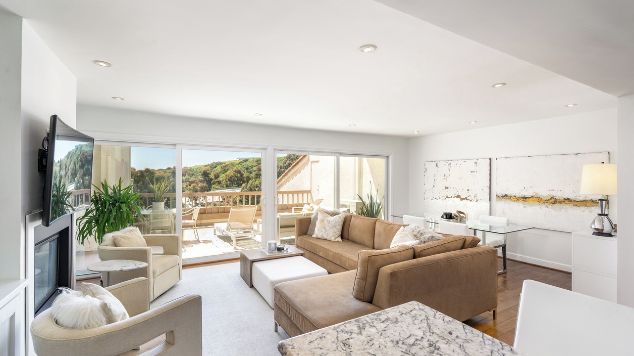 Photo of Livingroom in Eastern Malibu