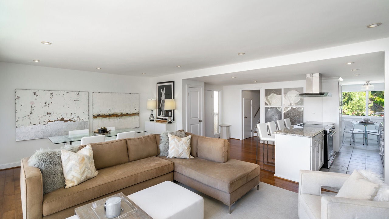Photo of Livingroom in Eastern Malibu