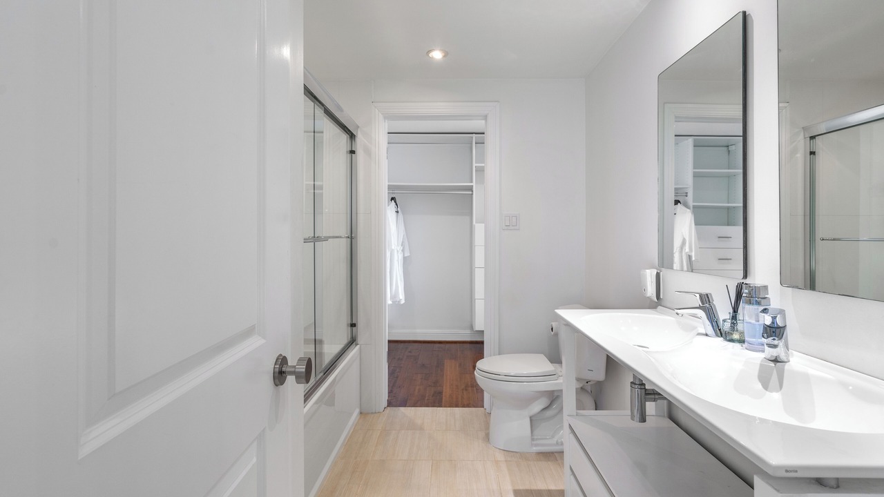 Photo of Bathroom in Eastern Malibu