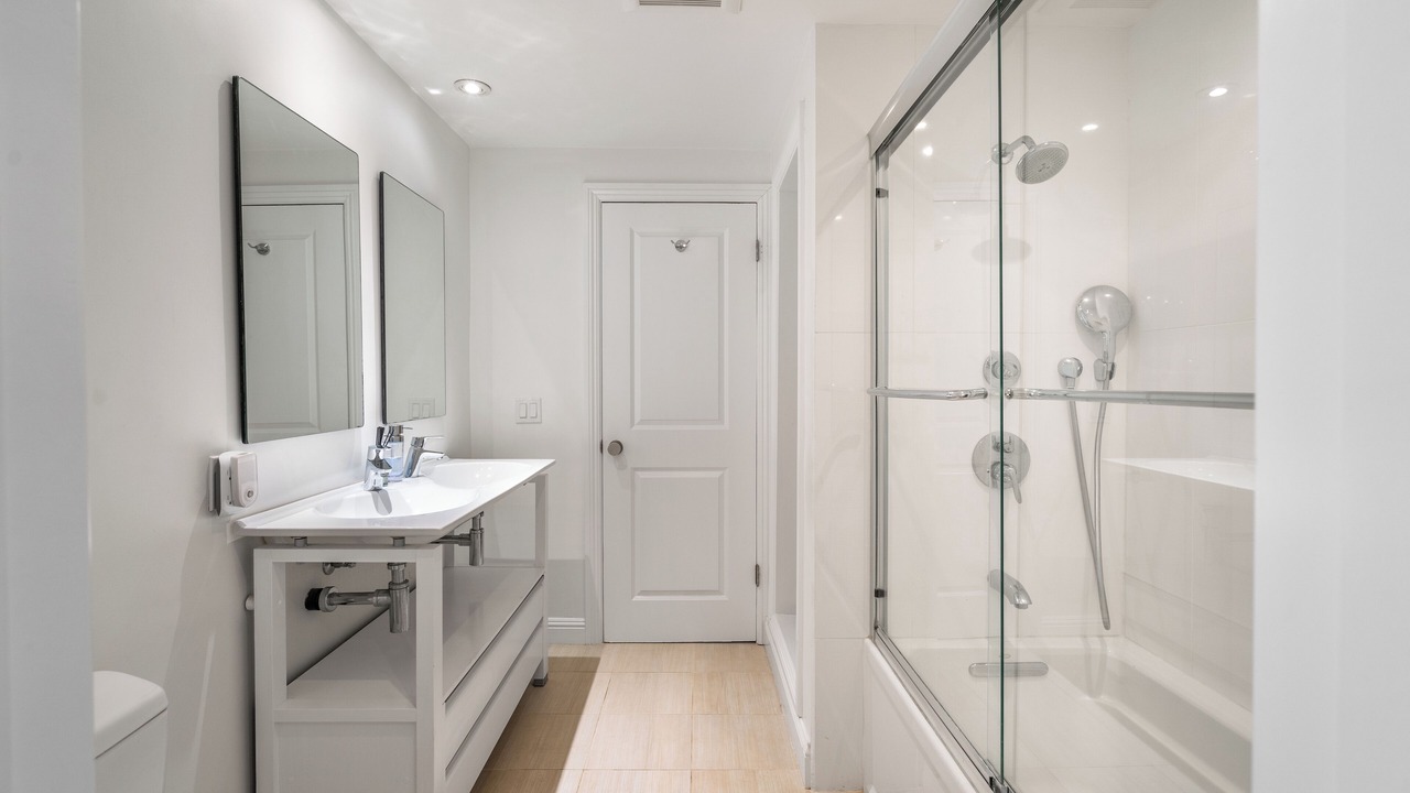 Photo of Bathroom in Eastern Malibu