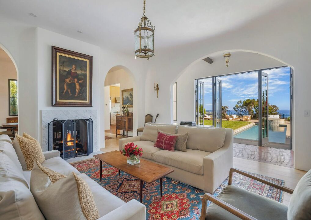 Photo of Livingroom in Western Malibu