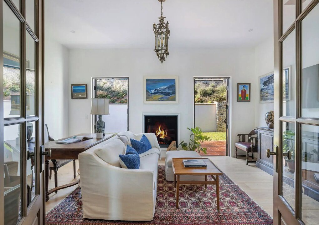 Photo of Livingroom in Western Malibu
