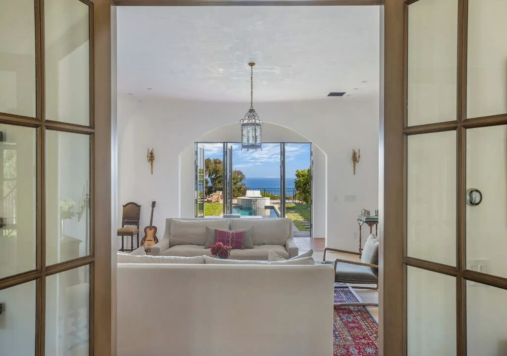 Photo of Livingroom in Western Malibu