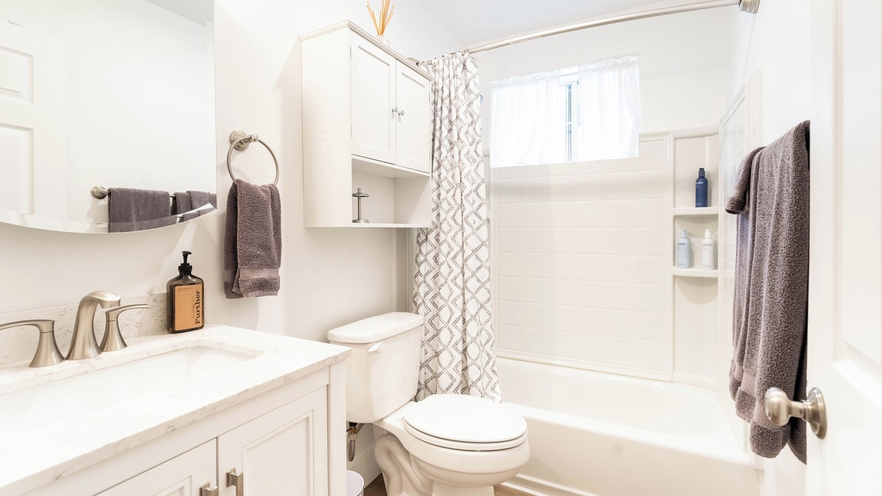 Photo of Bathroom in Meiners Oaks