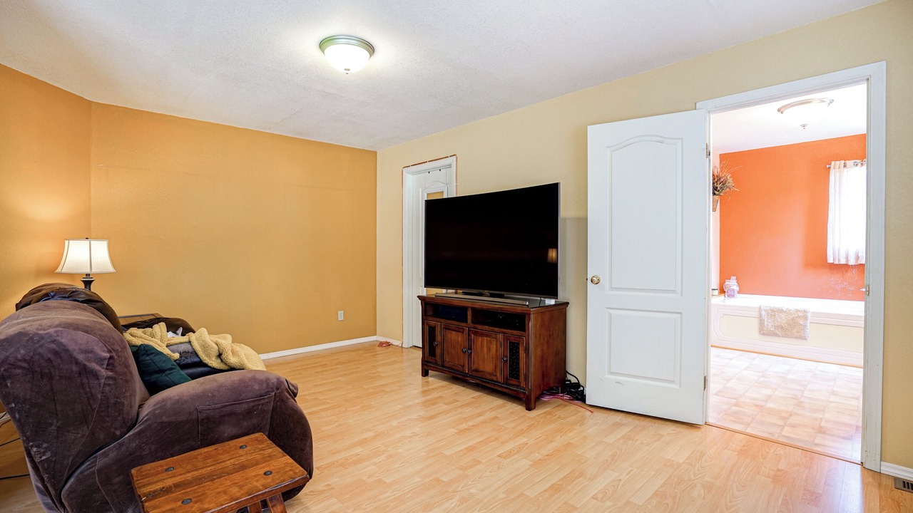 Photo of Livingroom in Cloverdale