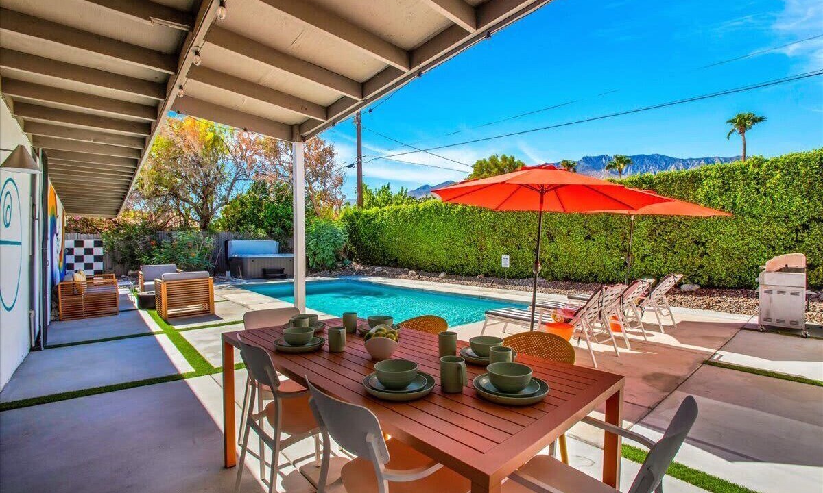 Photo of Outdoor in Racquet Club South