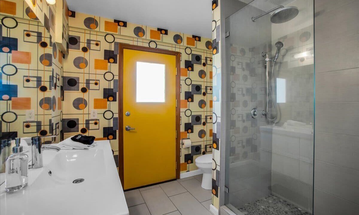Photo of Bathroom in Racquet Club South