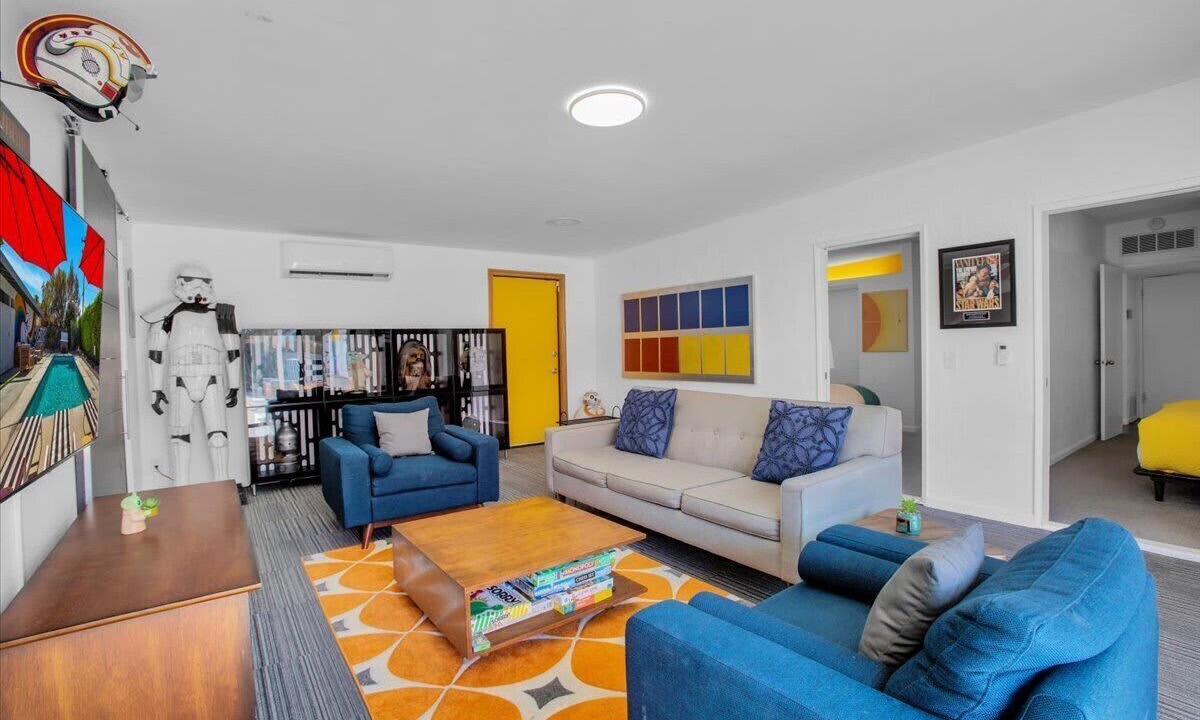 Photo of Livingroom in Racquet Club South