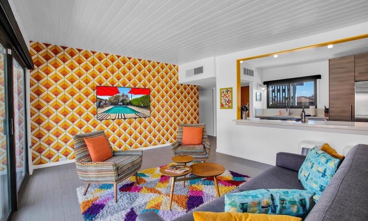 Photo of Livingroom in Racquet Club South