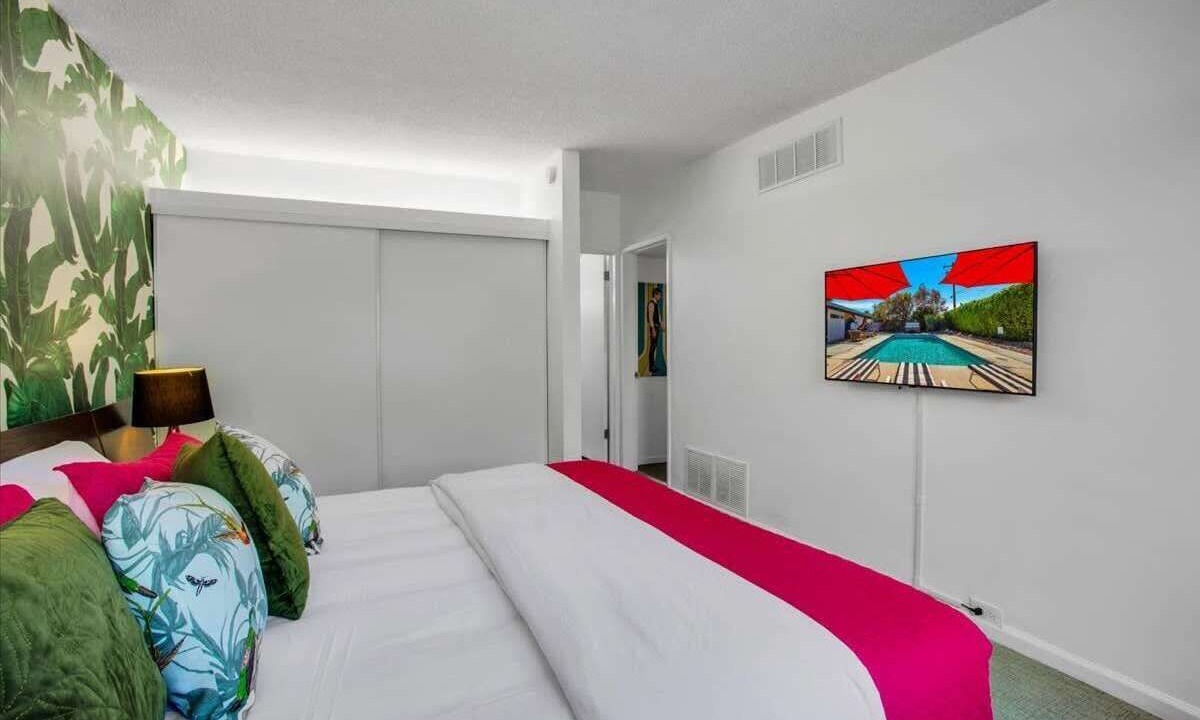 Photo of Bedroom in Racquet Club South