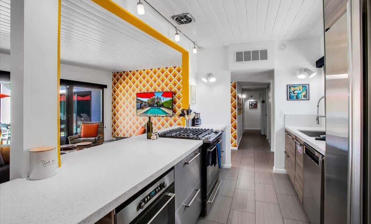 Photo of Kitchen in Racquet Club South