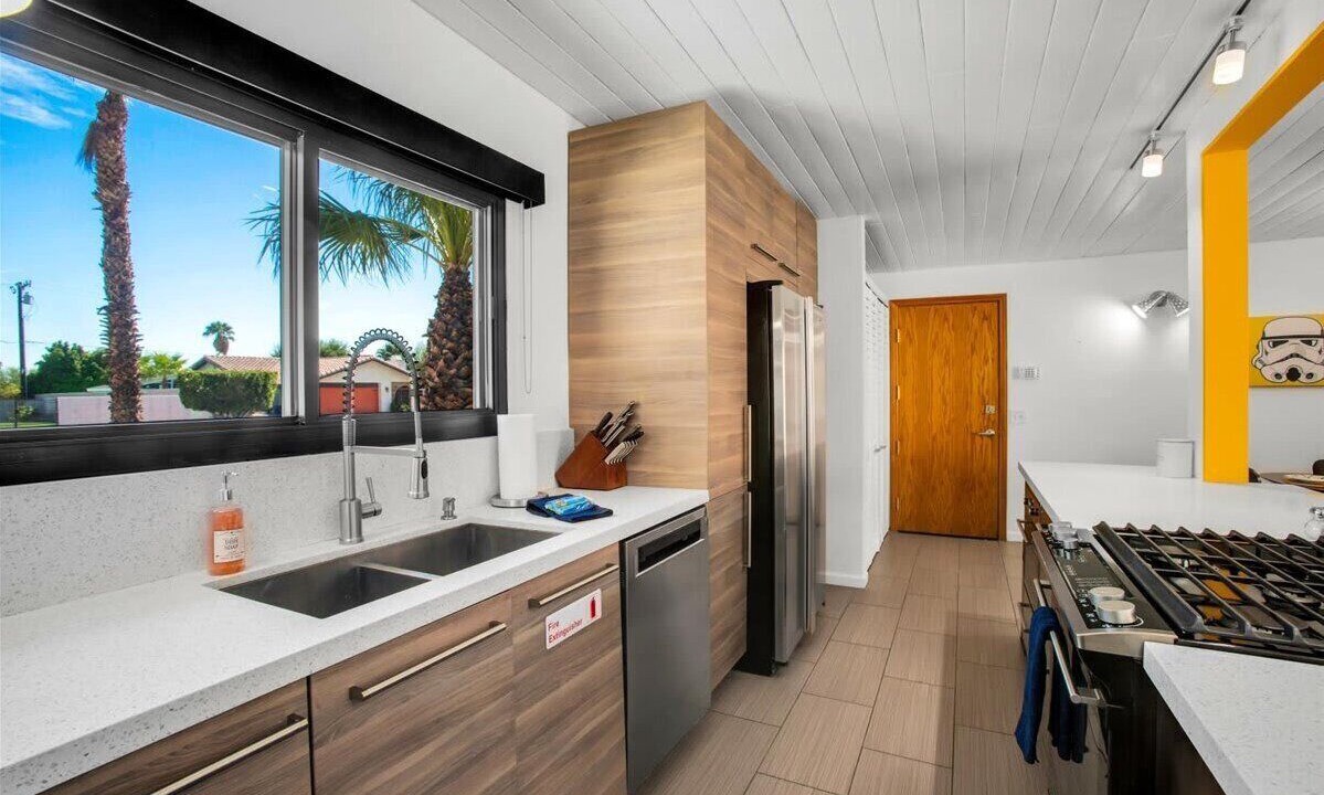 Photo of Kitchen in Racquet Club South
