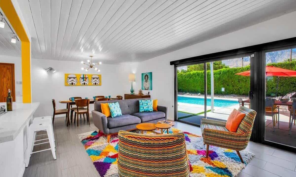 Photo of Livingroom in Racquet Club South