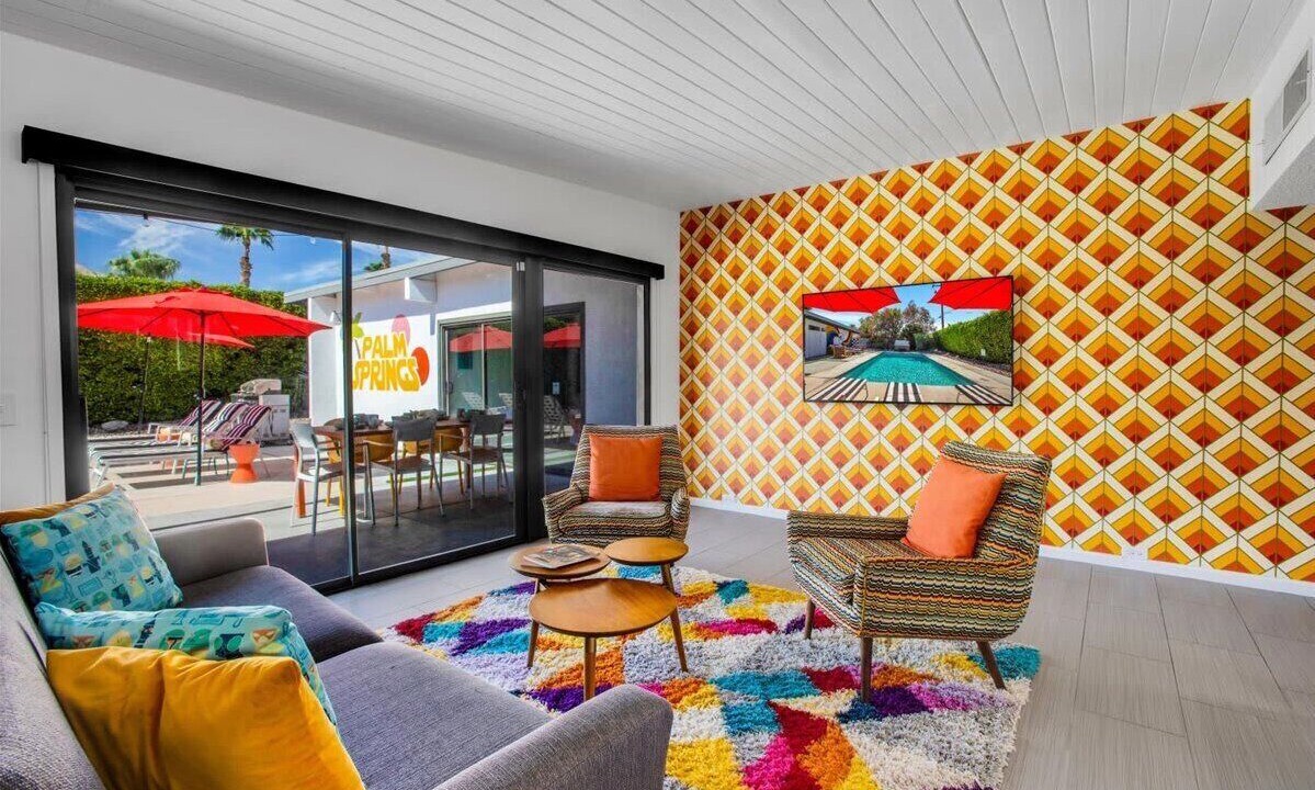 Photo of Livingroom in Racquet Club South