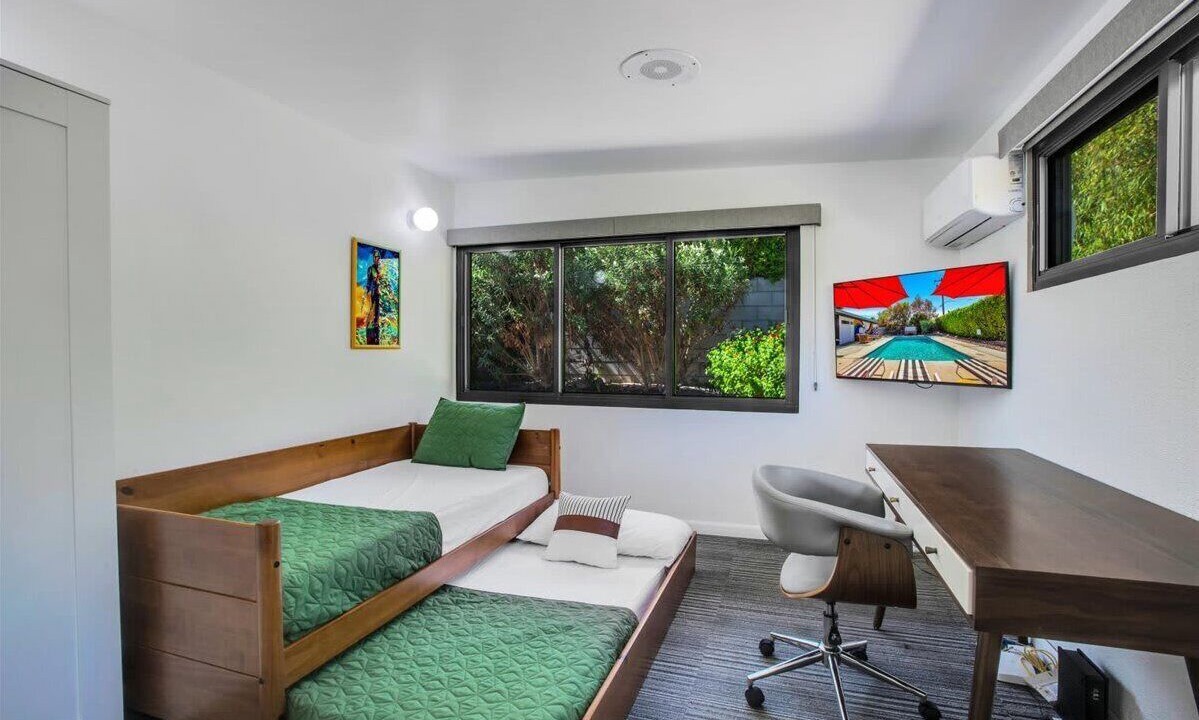 Photo of Bedroom in Racquet Club South