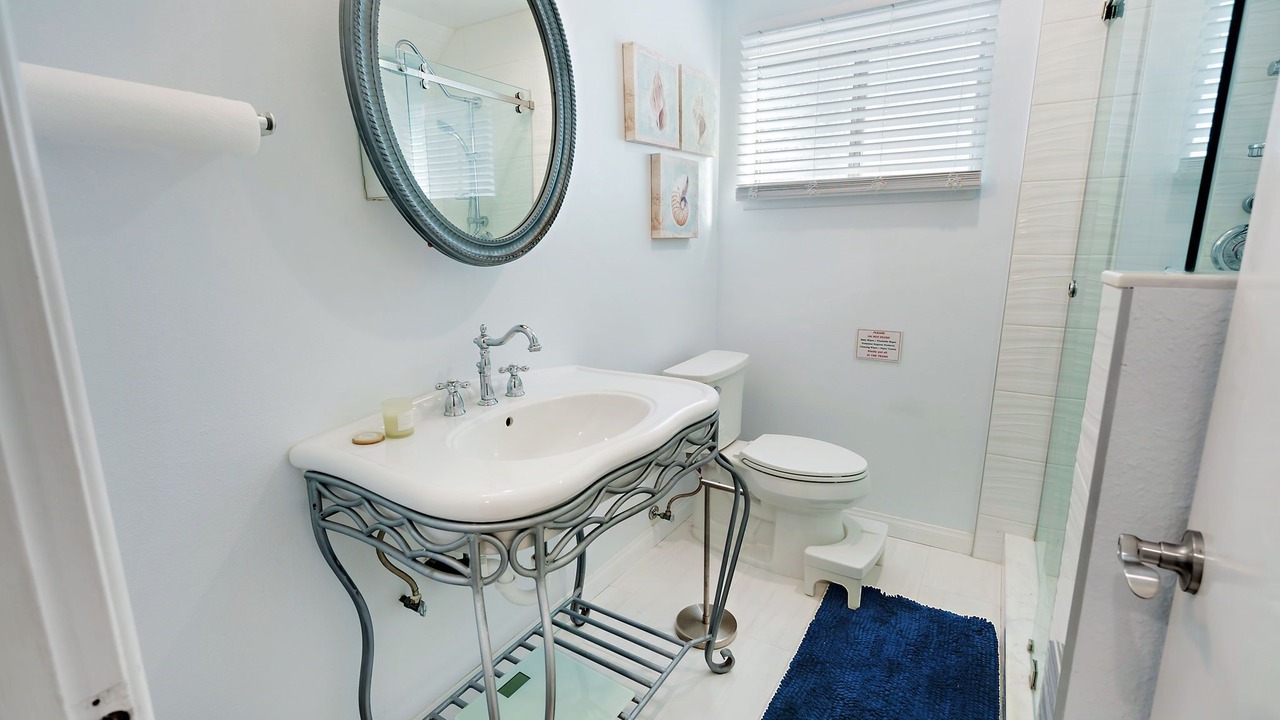 Photo of Bathroom in Harbor