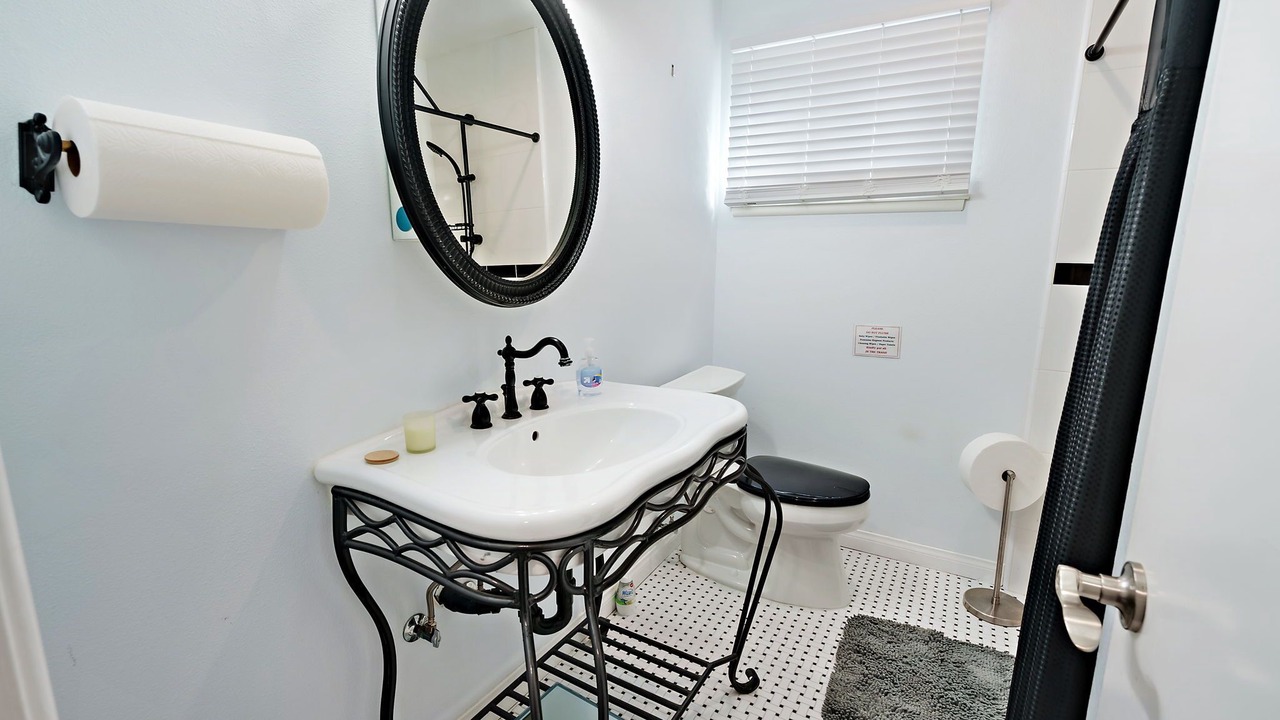 Photo of Bathroom in Harbor